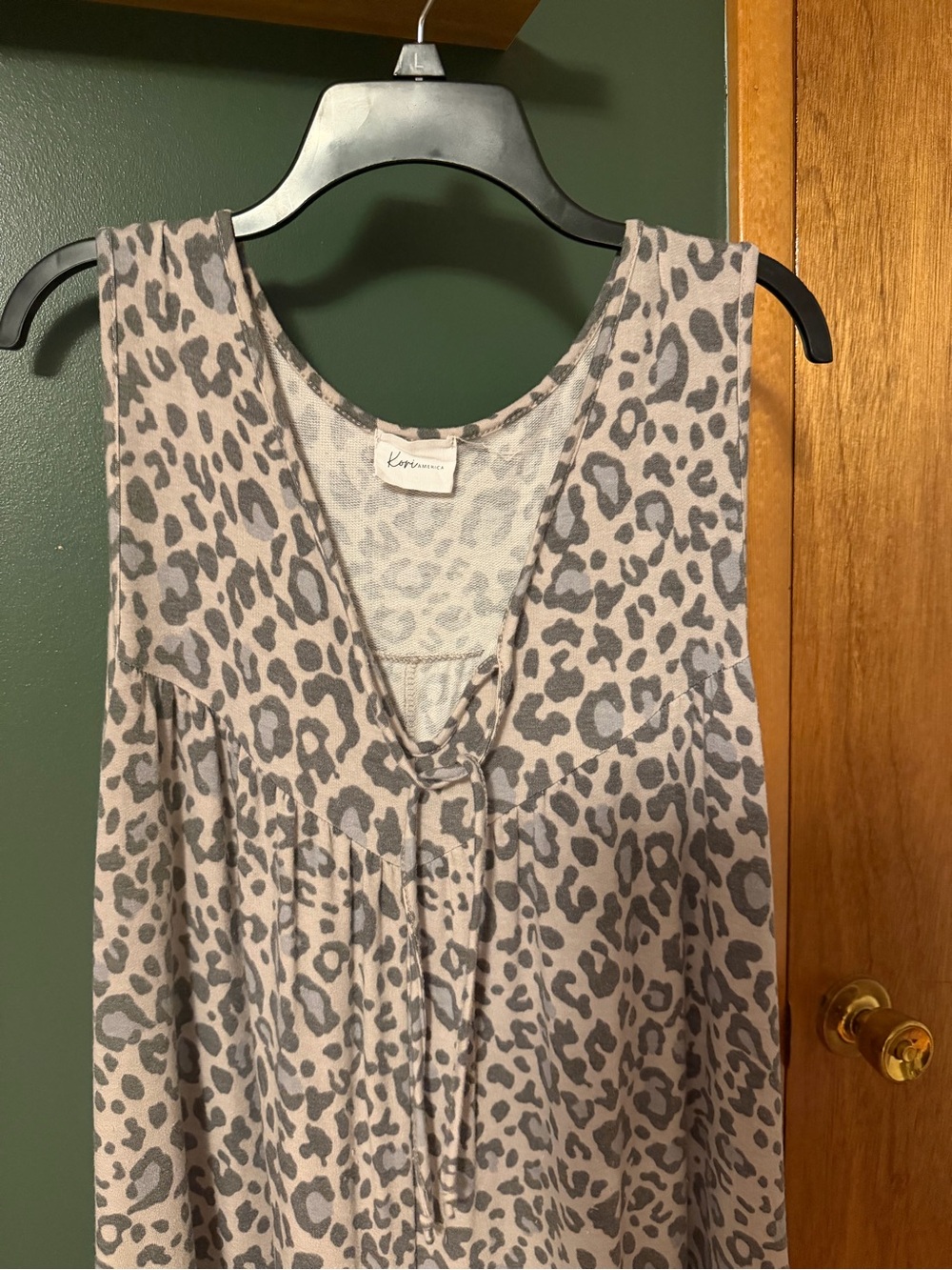 Sleeveless Leopard Print V-Neck Jumper